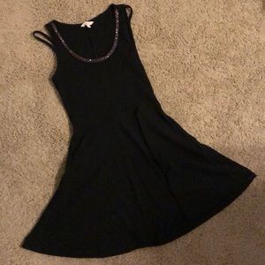 black sleeveless dress